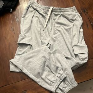 Vuori Boyfriend Cargo Jogger -M, worn once!